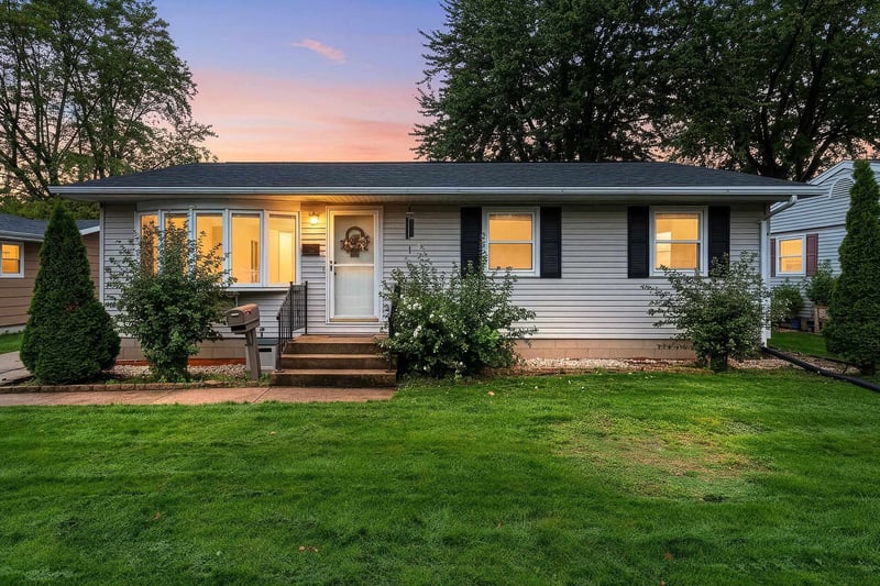 111 N Meadow St, Oshkosh, WI 54902