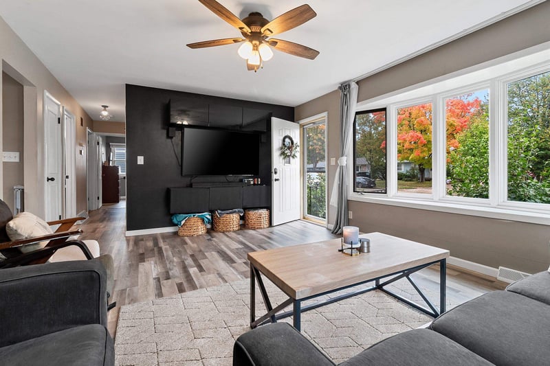111 N Meadow St, Oshkosh, WI 54902