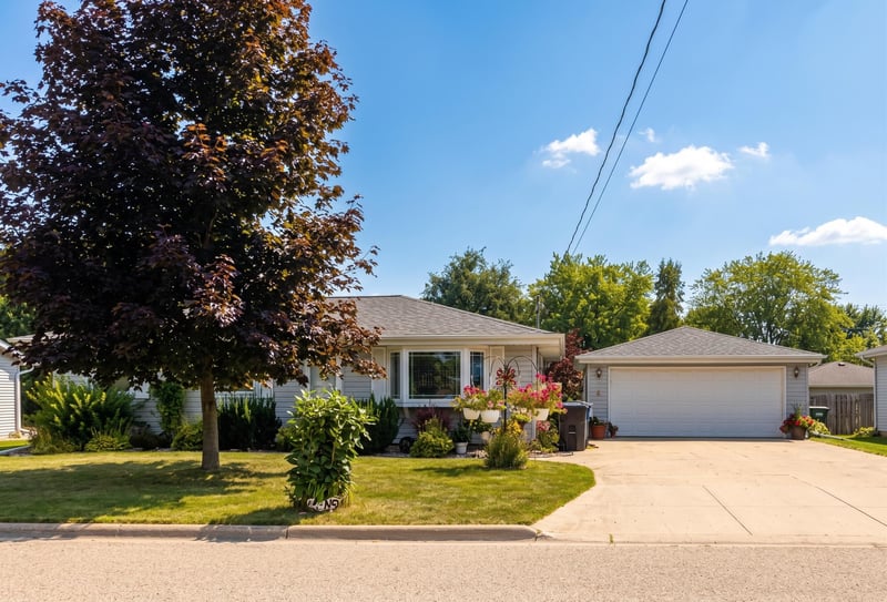 N4131 Garvey Ave, Freedom, WI 54130