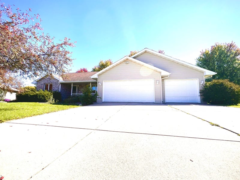 2039 Meadow Links Dr, New Franken, WI 54229-9788