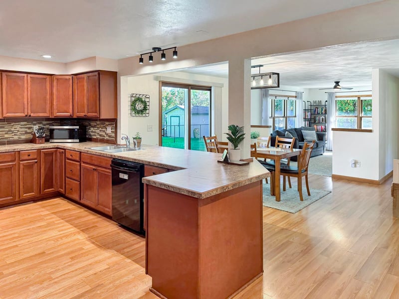 924 Laurel Ln, Kaukauna, WI 54130-2632