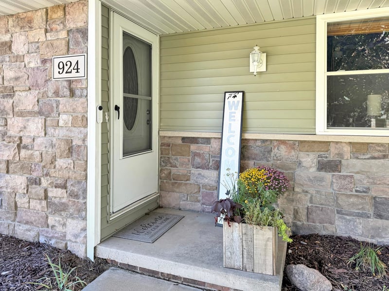 924 Laurel Ln, Kaukauna, WI 54130-2632