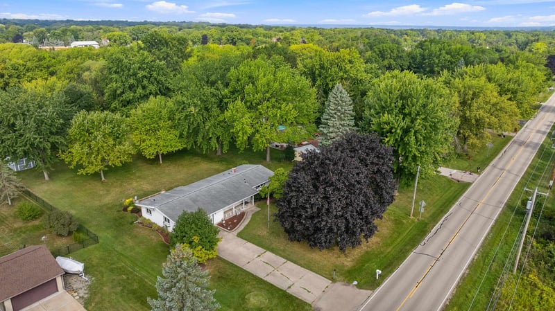 943 N Oakwood Rd, Oshkosh, WI 54904