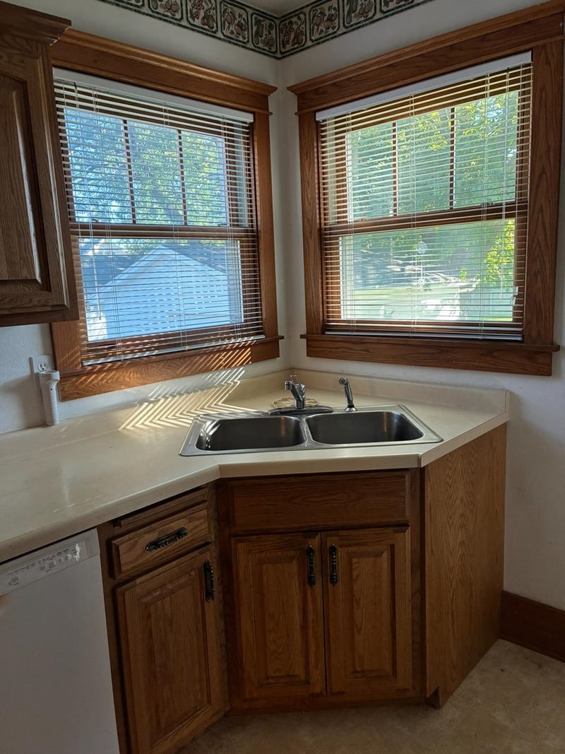 1422 Ohio St, Oshkosh, WI 54902