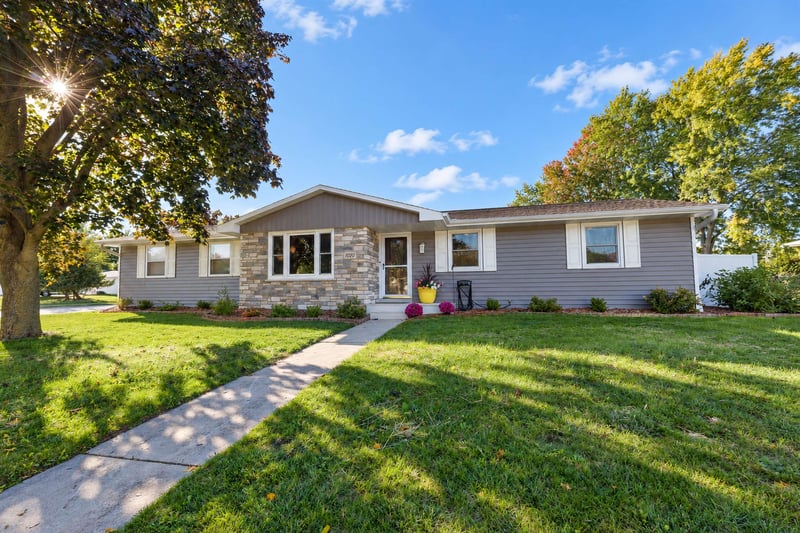 1020 Star St, De Pere, WI 54115