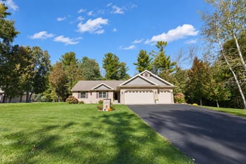 3330 Tarragon Trl, Green Bay, WI 54313-8297