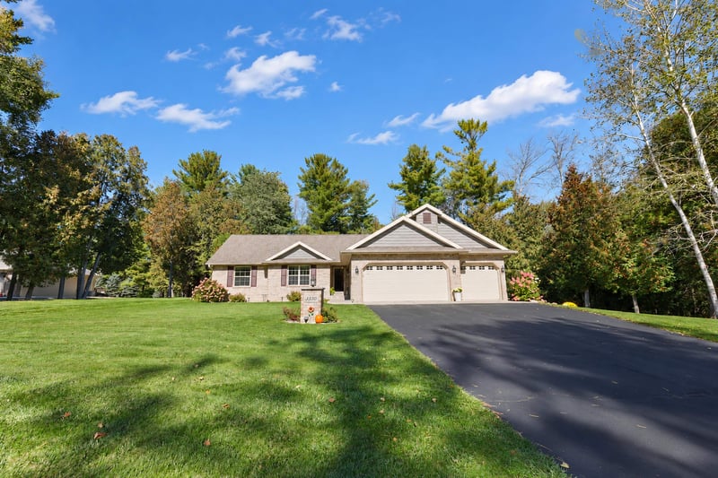 3330 Tarragon Trl, Green Bay, WI 54313-8297