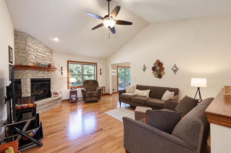 3330 Tarragon Trl, Green Bay, WI 54313-8297