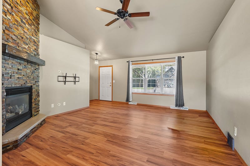 2832 Bay Settlement Rd, Green Bay, WI 54311
