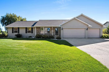 2832 Bay Settlement Rd, Green Bay, WI 54311
