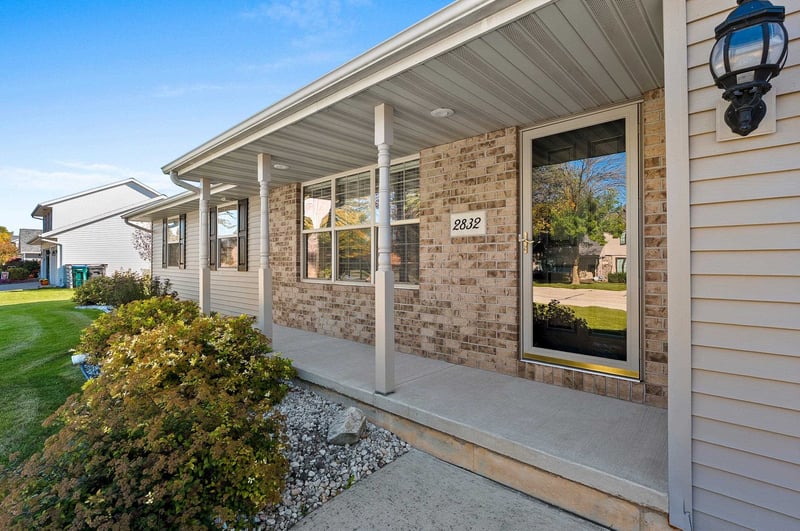 2832 Bay Settlement Rd, Green Bay, WI 54311