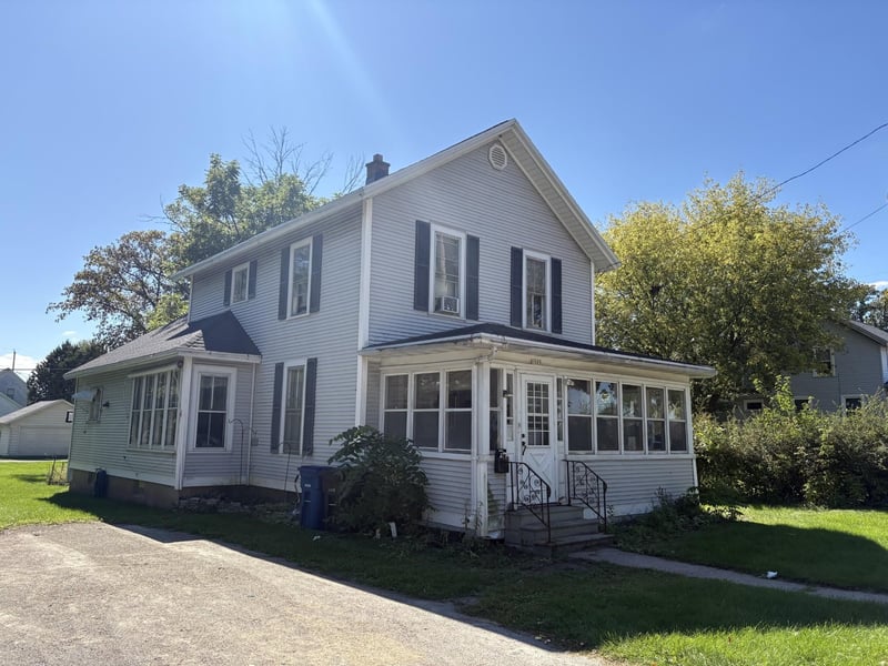 1529 Oshkosh Ave, Oshkosh, WI 54902-2635