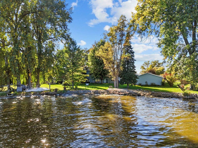 5592 Lake Rd, Oshkosh, WI 54902