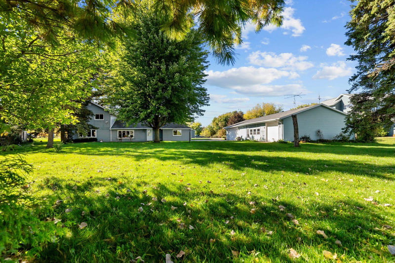 5592 Lake Rd, Oshkosh, WI 54902