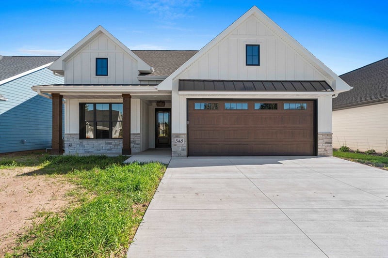 548 Lemere Ct, Howard, WI 54313