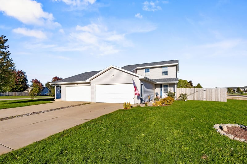 2633 Van View St, Green Bay, WI 54311