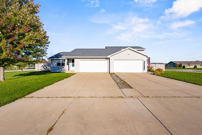 2633 Van View St, Green Bay, WI 54311