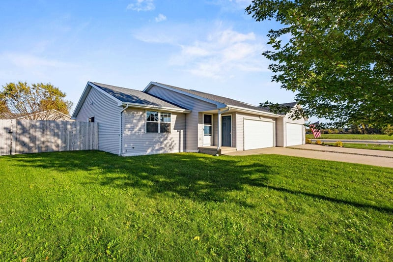 2633 Van View St, Green Bay, WI 54311