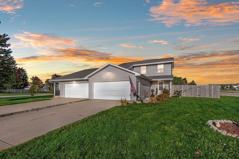 2633 Van View St, Green Bay, WI 54311
