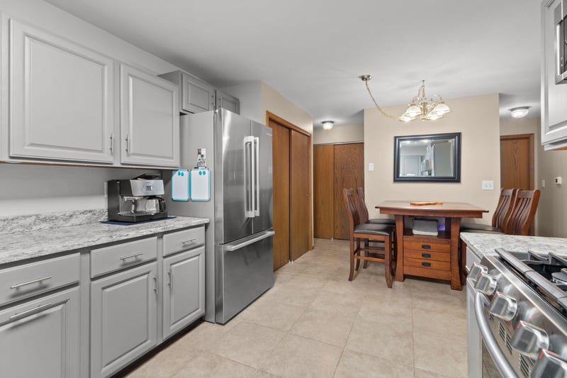1013 S West Ct #C, Appleton, WI 54915
