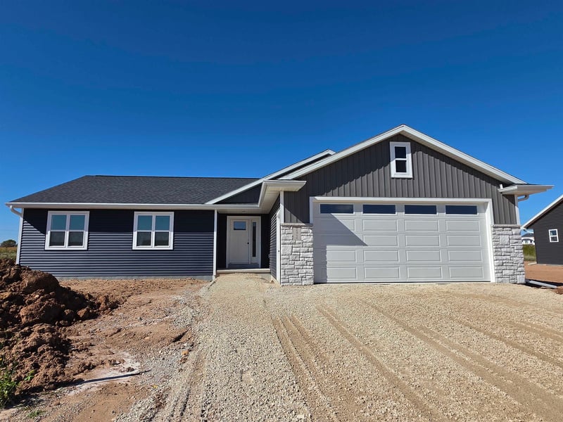 W6866 Mcallister Dr, Greenville, WI 54942