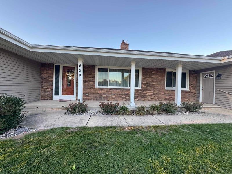 850 Bavarian Ct, Oshkosh, WI 54901