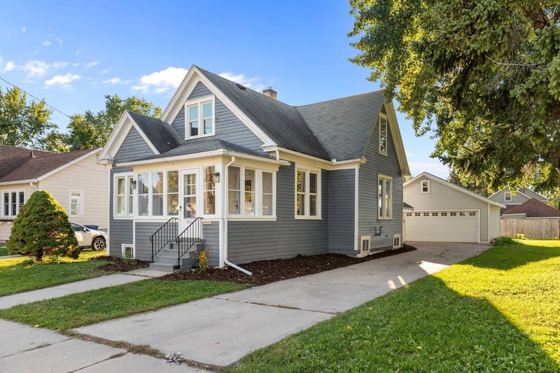 1021 Eastman St, Oshkosh, WI 54901