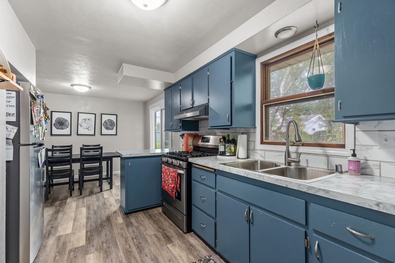 1217 Meadow Ln, Neenah, WI 54956