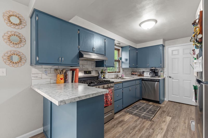 1217 Meadow Ln, Neenah, WI 54956