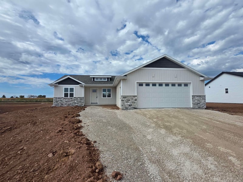 W6874 Mcallister Dr, Greenville, WI 54942