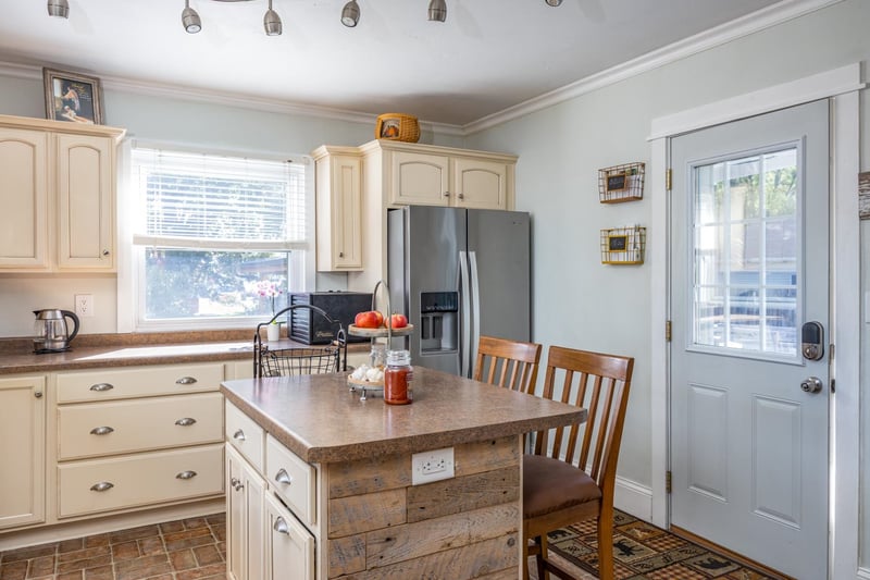 633 Hansen St, Neenah, WI 54956-3425