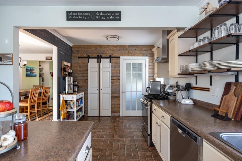 633 Hansen St, Neenah, WI 54956-3425