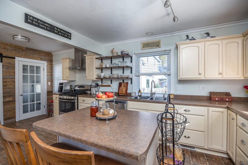 633 Hansen St, Neenah, WI 54956-3425