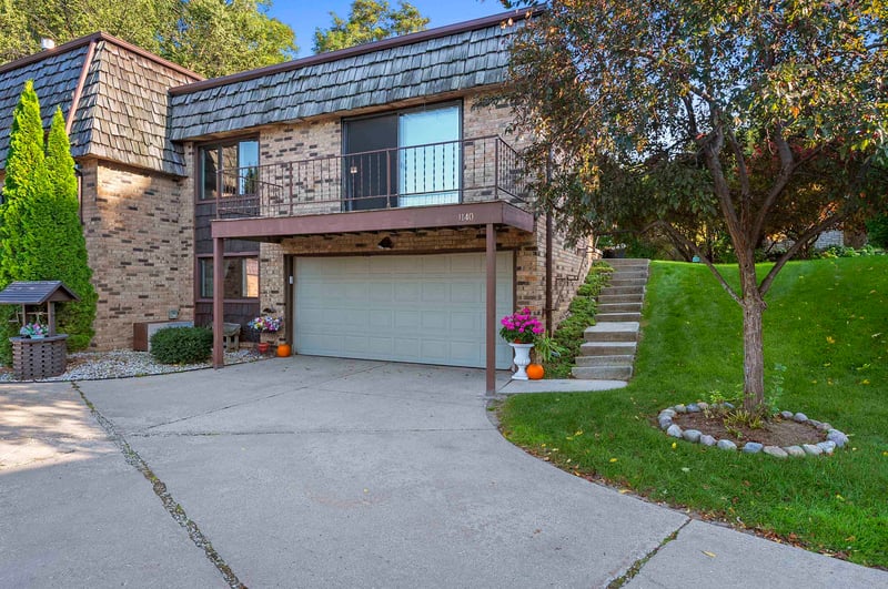 1140 Mt Mary Dr, Green Bay, WI 54311-5820