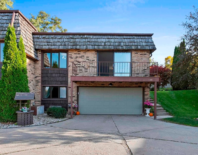 1140 Mt Mary Dr, Green Bay, WI 54311-5820