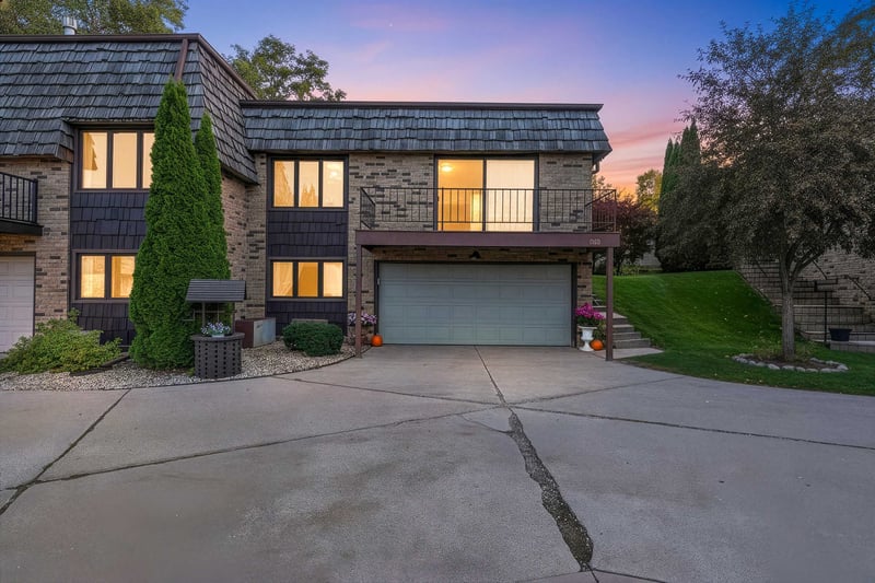 1140 Mt Mary Dr, Green Bay, WI 54311-5820