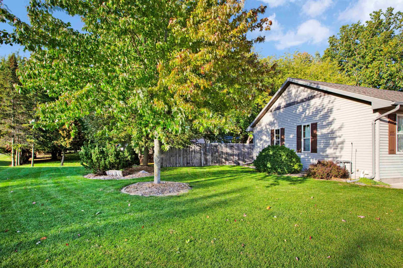 1729 Justin Dr, Omro, WI 54963