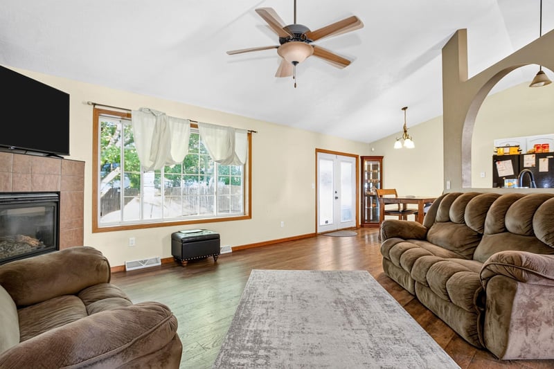 1729 Justin Dr, Omro, WI 54963