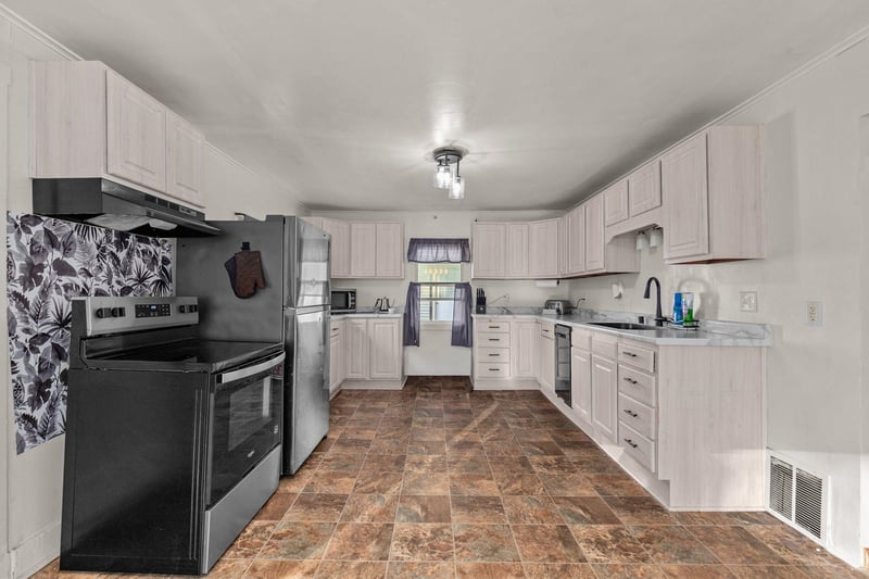 333 W 11th Ave, Oshkosh, WI 54902
