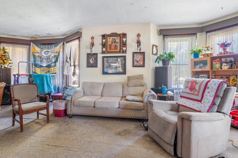 617 Phoebe St, Green Bay, WI 54303-3565