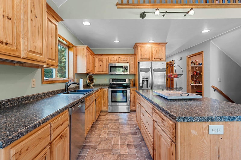 2277 J Edward Ct, Suamico, WI 54313