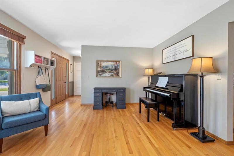 829 Meadowbrook Dr, Green Bay, WI 54313-6973