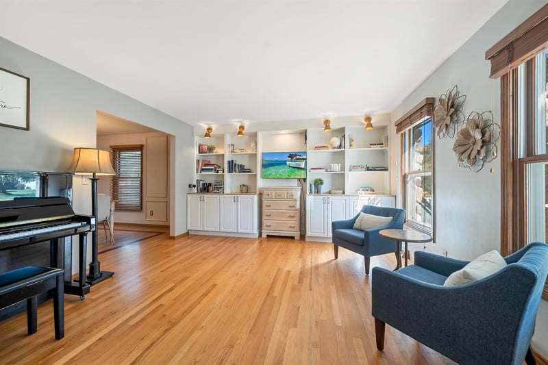 829 Meadowbrook Dr, Green Bay, WI 54313-6973