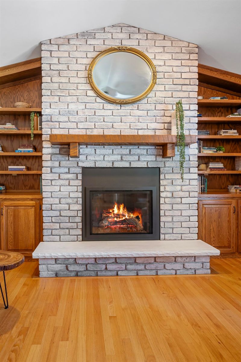 829 Meadowbrook Dr, Green Bay, WI 54313-6973