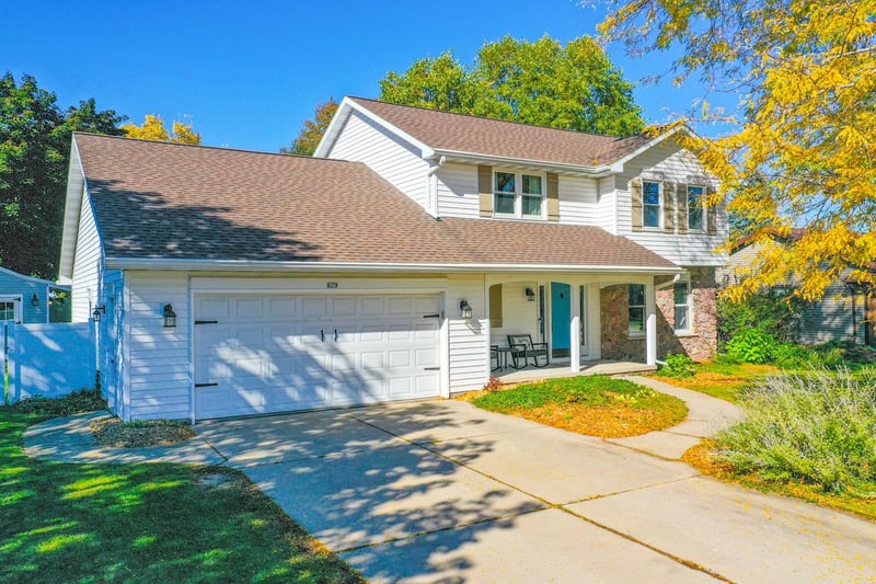 829 Meadowbrook Dr, Green Bay, WI 54313-6973