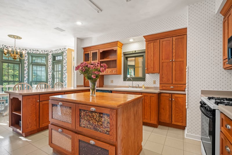 107 Lamine Ln, Combined Locks, WI 54113
