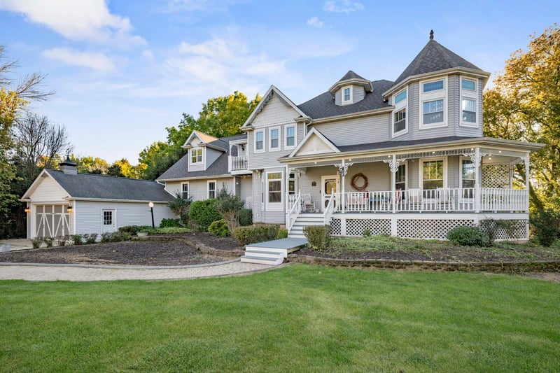 107 Lamine Ln, Combined Locks, WI 54113