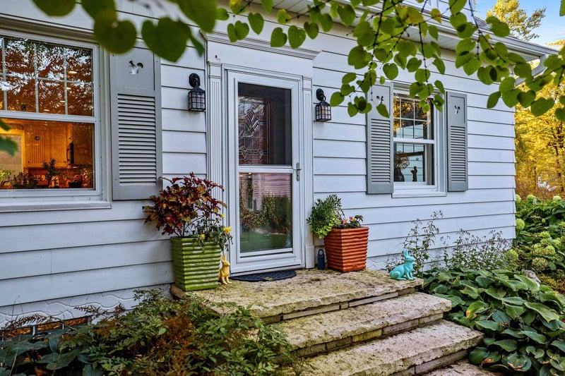 4569 Edgewater Beach Rd, Green Bay, WI 54311-9736