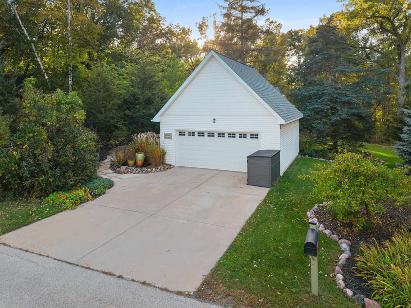 4569 Edgewater Beach Rd, Green Bay, WI 54311-9736