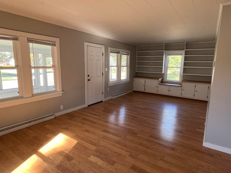 302 Pine St, Neenah, WI 54956-3336